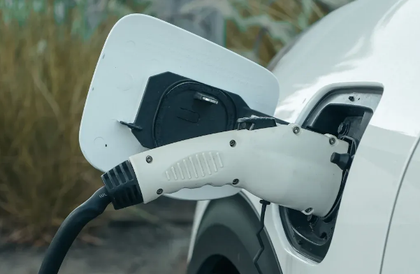 Quanto tempo ci vuole per caricare una Tesla?